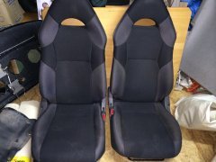 sitze schwarz grau.jpg