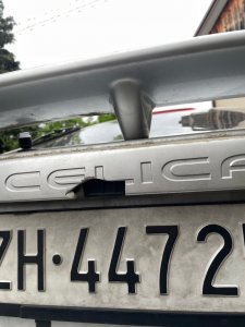 Celica Deckel Schaden.jpg